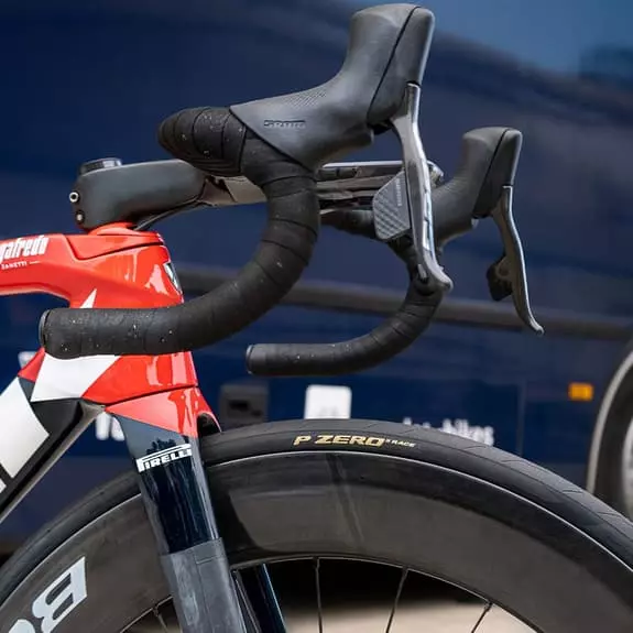 Copertoncino Pirelli P ZERO Race 150 Anniversary 6 Copertoncino Pirelli P ZERO Race 150 Anniversary - immagine 4