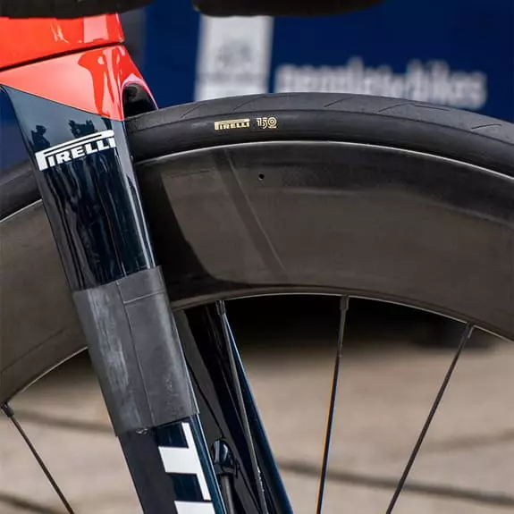 Copertoncino Pirelli P ZERO Race 150 Anniversary 4 Copertoncino Pirelli P ZERO Race 150 Anniversary - immagine 2