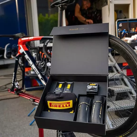 Copertoncino Pirelli P ZERO Race 150 Anniversary 7 Copertoncino Pirelli P ZERO Race 150 Anniversary - immagine 5