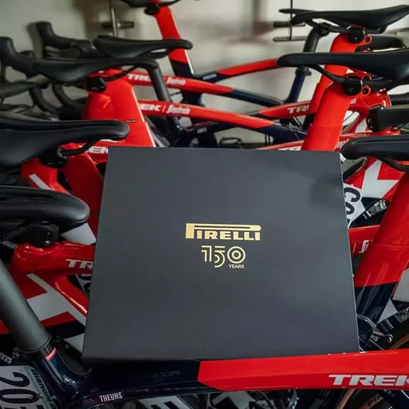 Copertoncino Pirelli P ZERO Race 150 Anniversary 8 Copertoncino Pirelli P ZERO Race 150 Anniversary - immagine 6